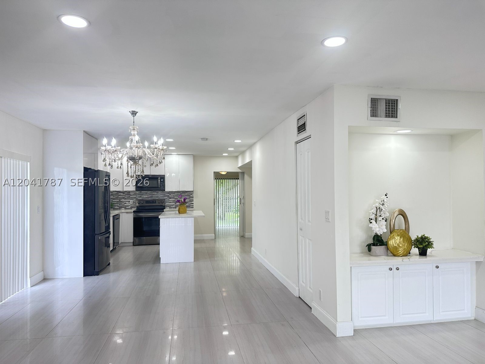PALMS VILLAS CONDO - Residential Lease