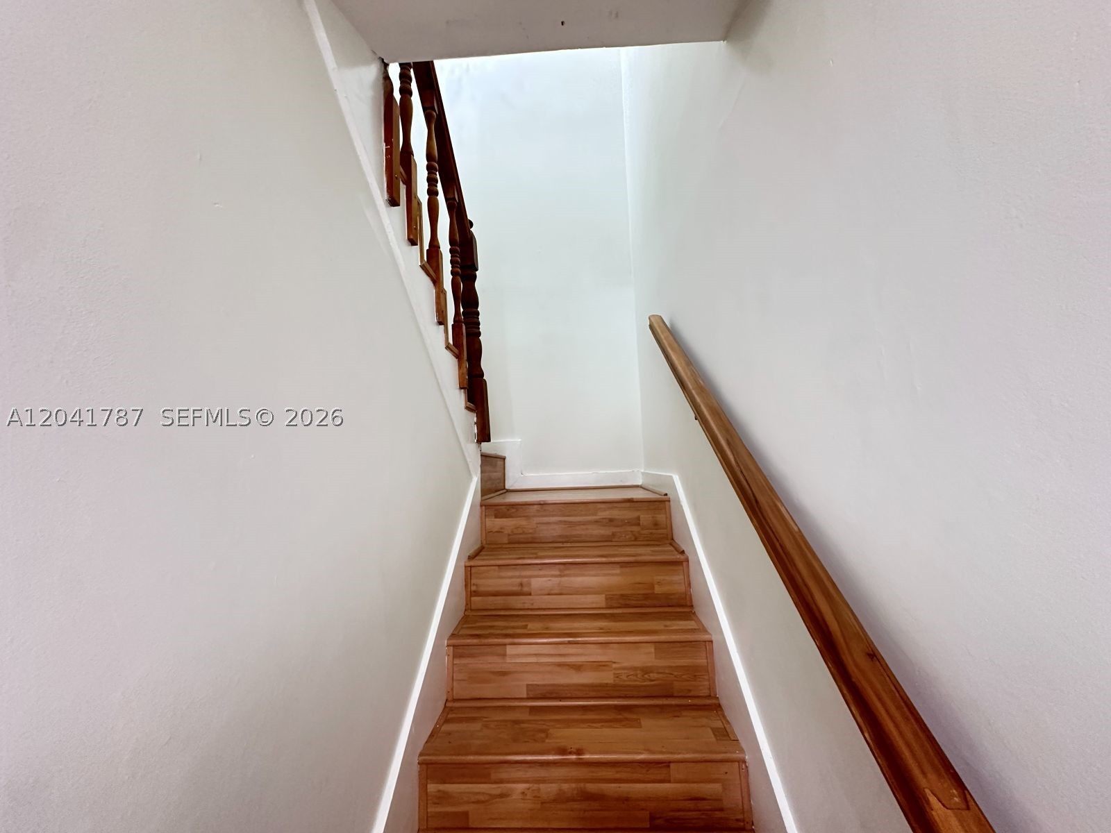 PALMS VILLAS CONDO - Residential Lease