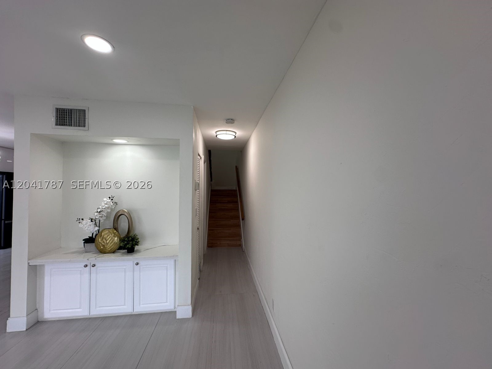 PALMS VILLAS CONDO - Residential Lease