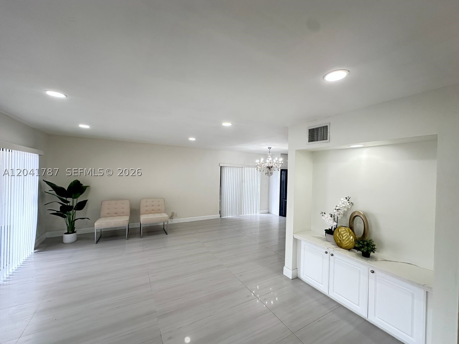 PALMS VILLAS CONDO - Residential Lease