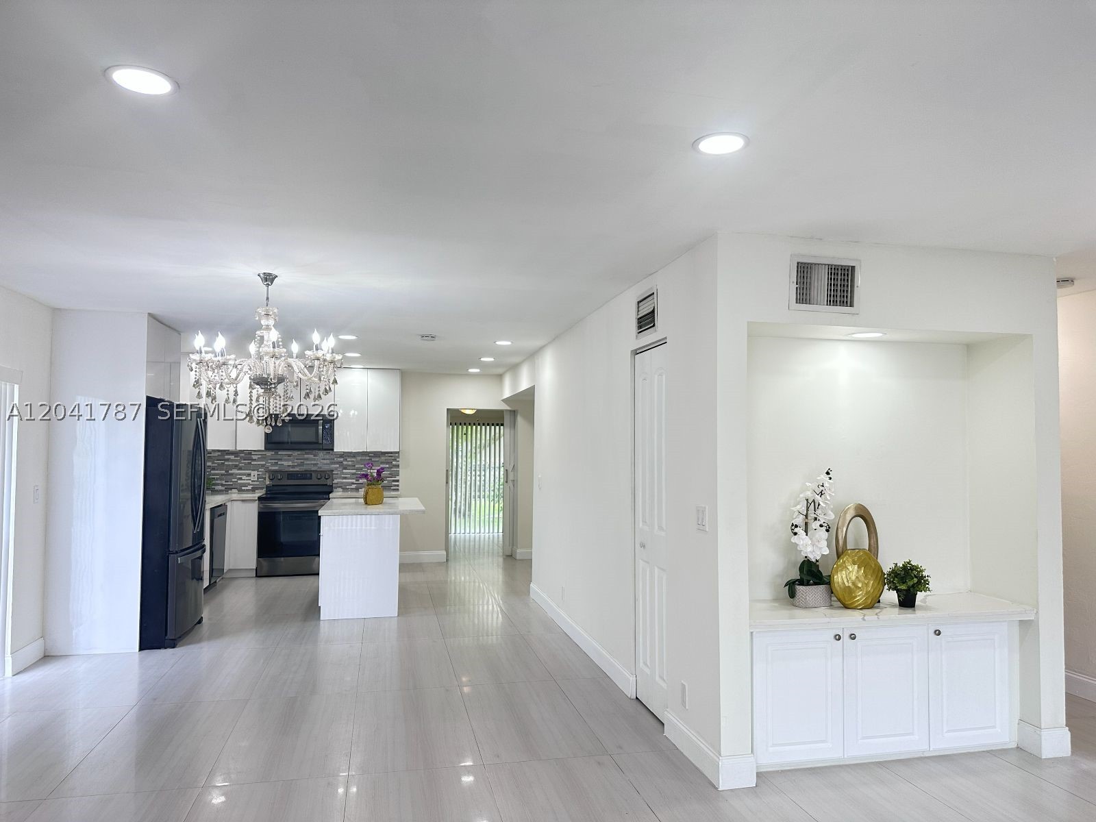 PALMS VILLAS CONDO - Residential Lease
