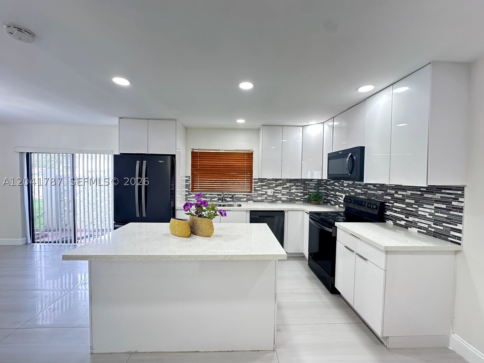 PALMS VILLAS CONDO - Residential Lease
