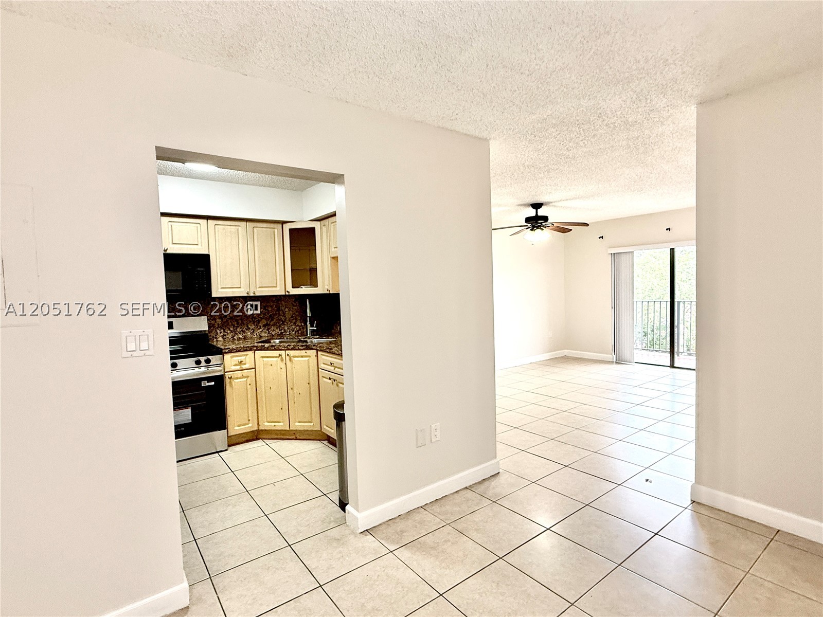 EL PUEBLO DE VERA CONDO - Residential Lease