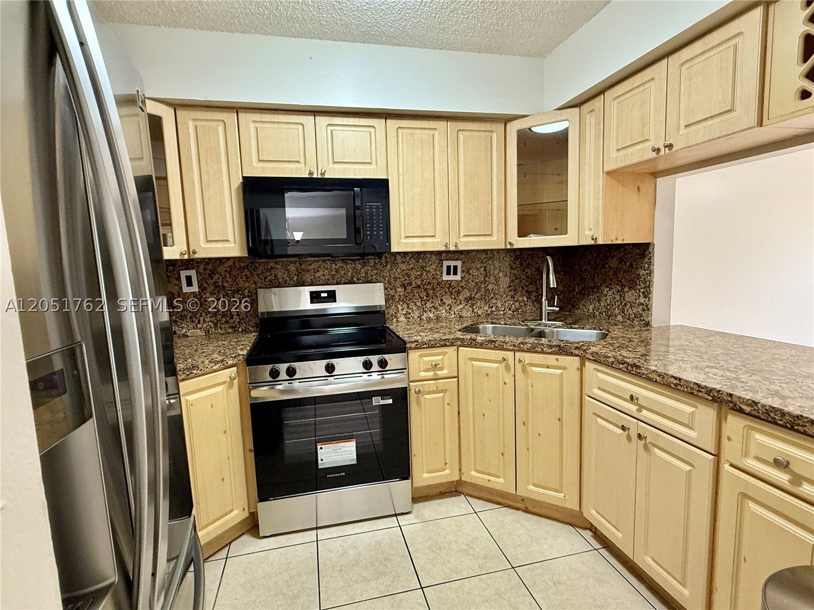 EL PUEBLO DE VERA CONDO - Residential Lease