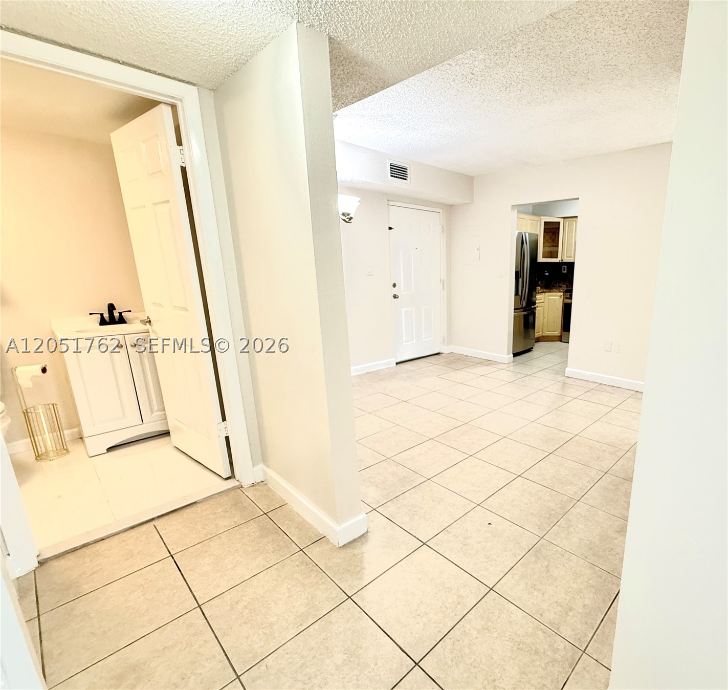 EL PUEBLO DE VERA CONDO - Residential Lease
