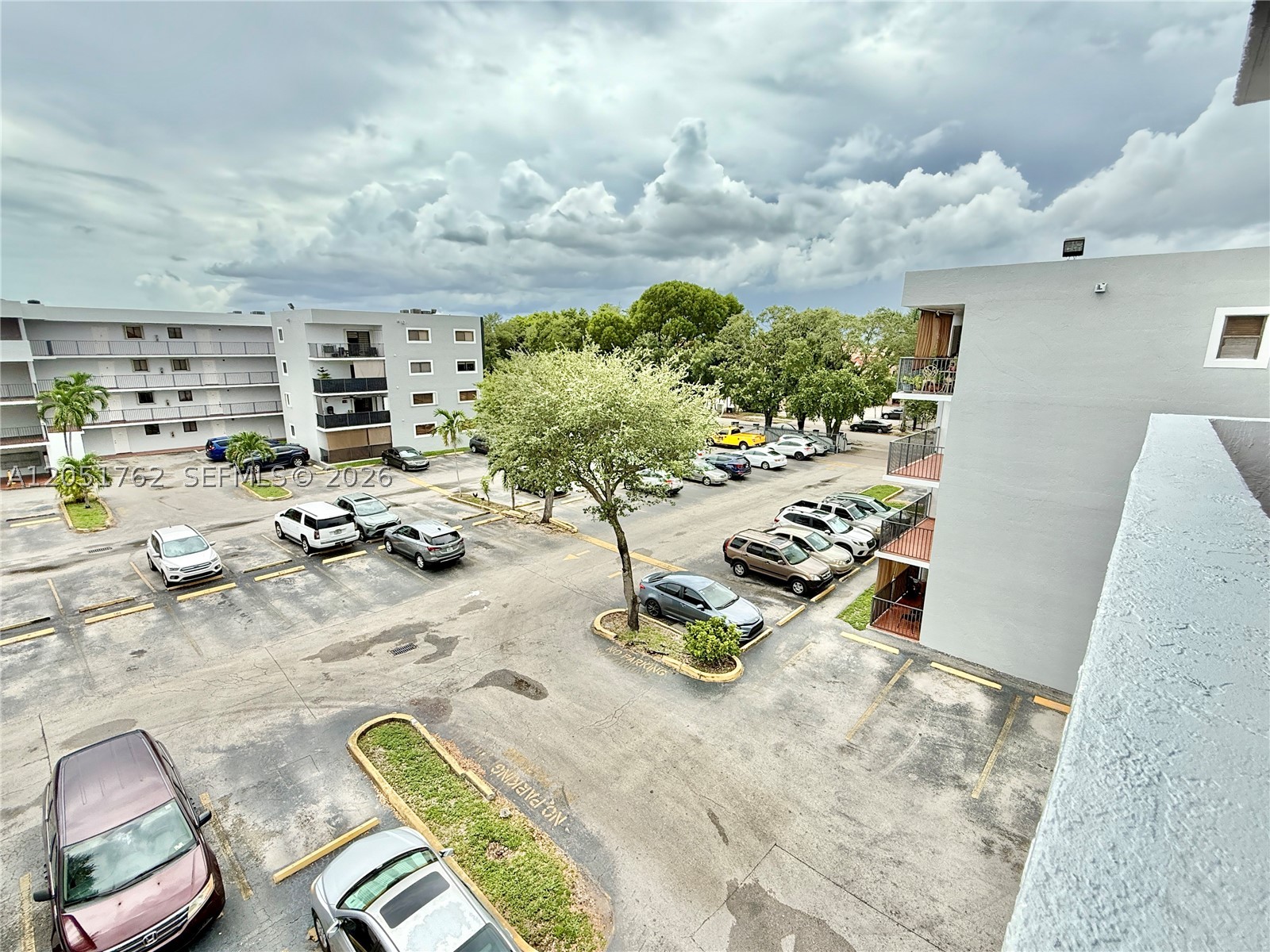 EL PUEBLO DE VERA CONDO - Residential Lease