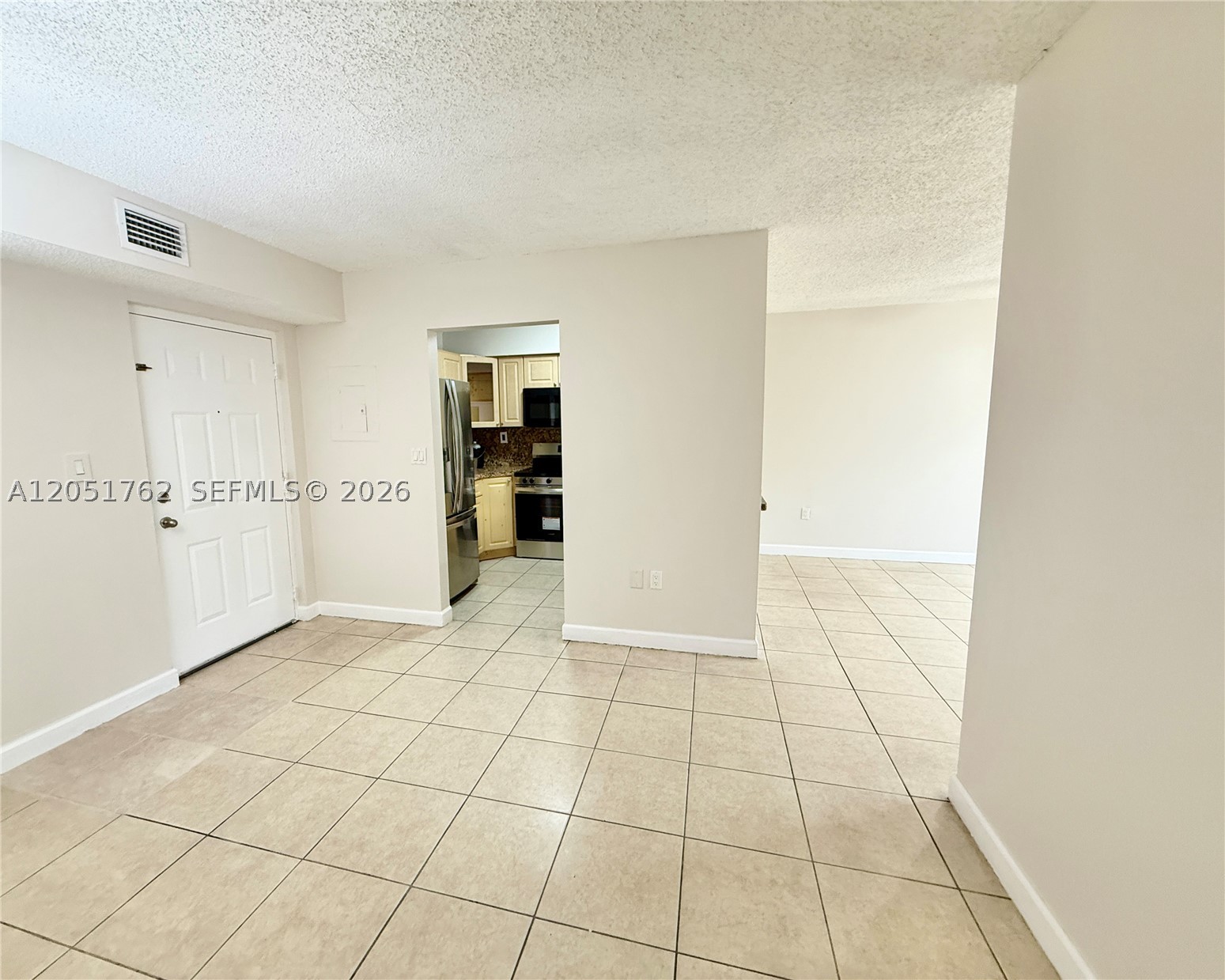 EL PUEBLO DE VERA CONDO - Residential Lease