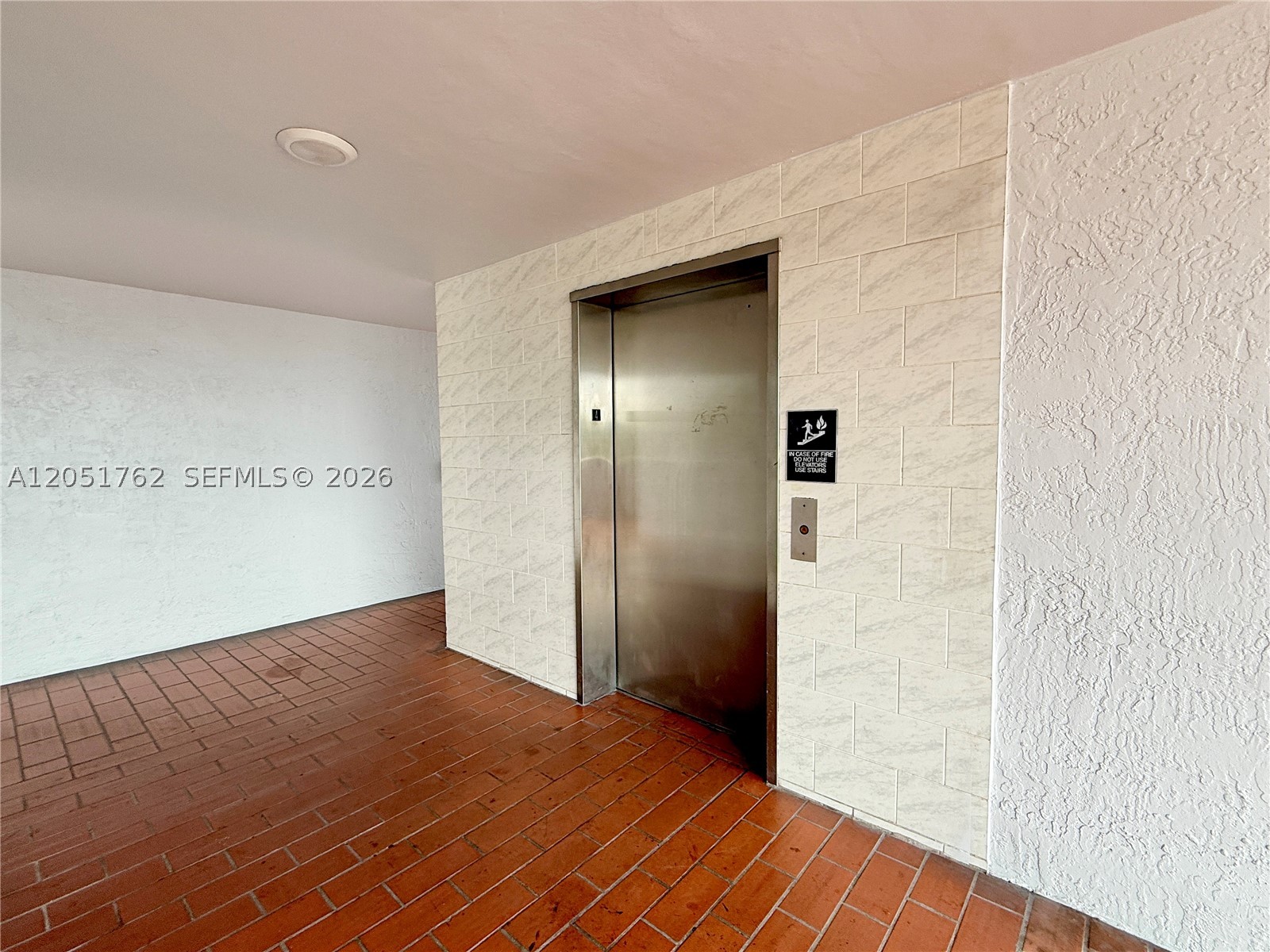 EL PUEBLO DE VERA CONDO - Residential Lease
