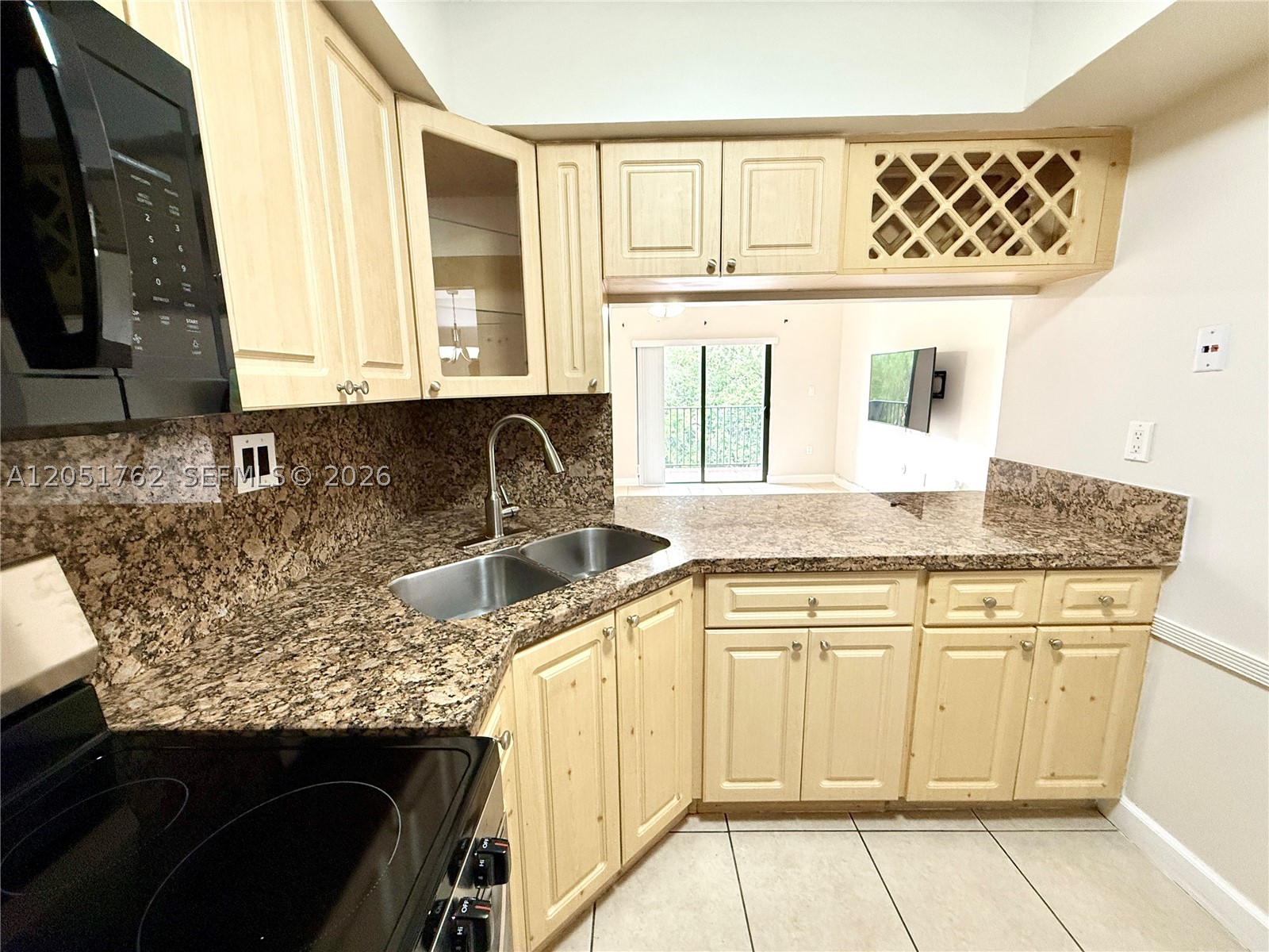 EL PUEBLO DE VERA CONDO - Residential Lease