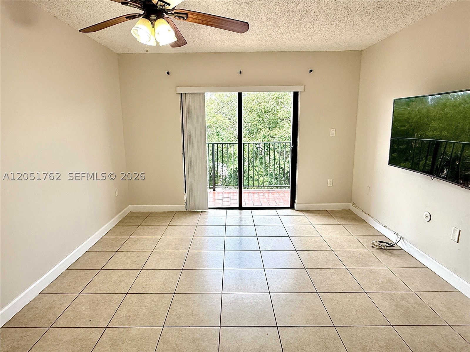 EL PUEBLO DE VERA CONDO - Residential Lease