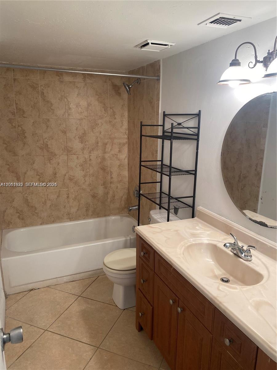 LA HACIENDA COUNTRY CLUB - Residential