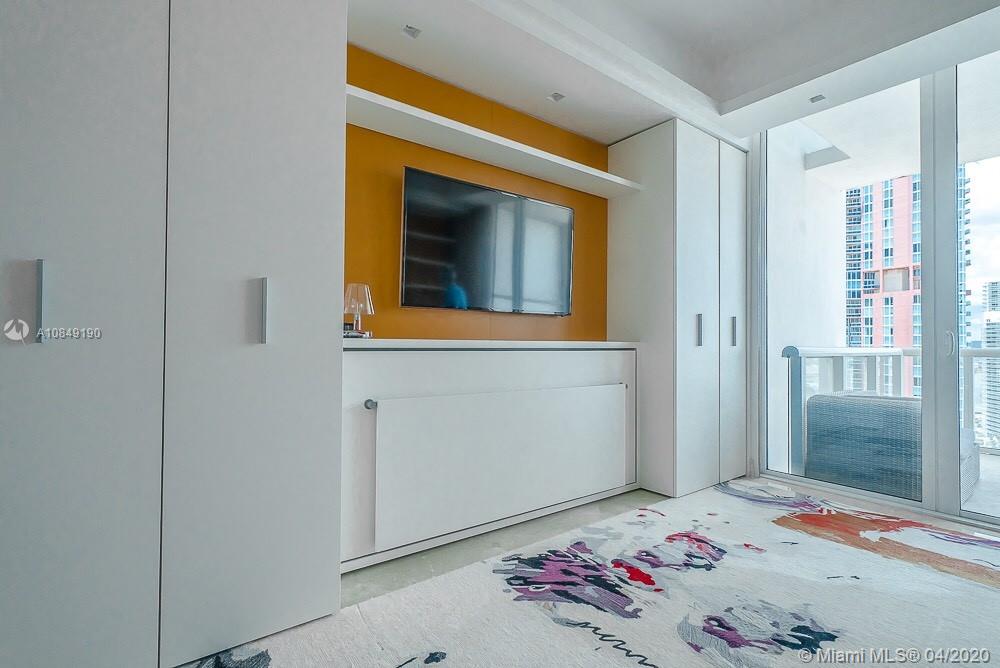 CONTINUUM ON SOUTH BEACH - Residential