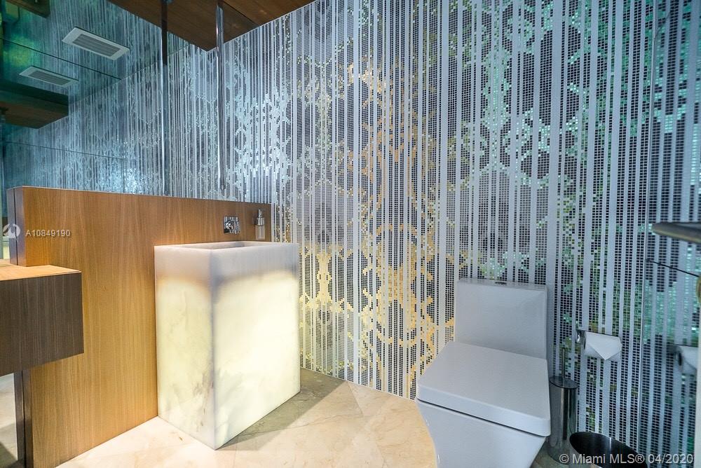 CONTINUUM ON SOUTH BEACH - Residential
