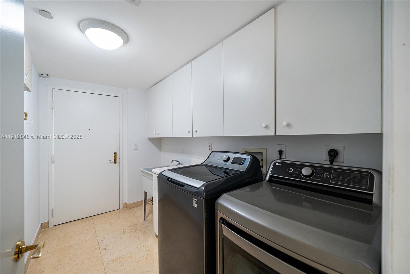 SOLIMAR CONDO - Residential