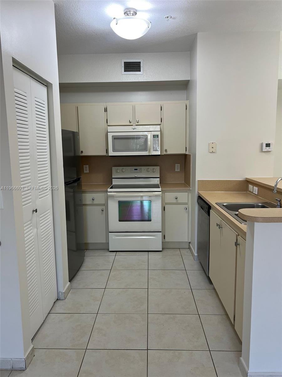 PALM GARDENS AT DORAL CON - Residential