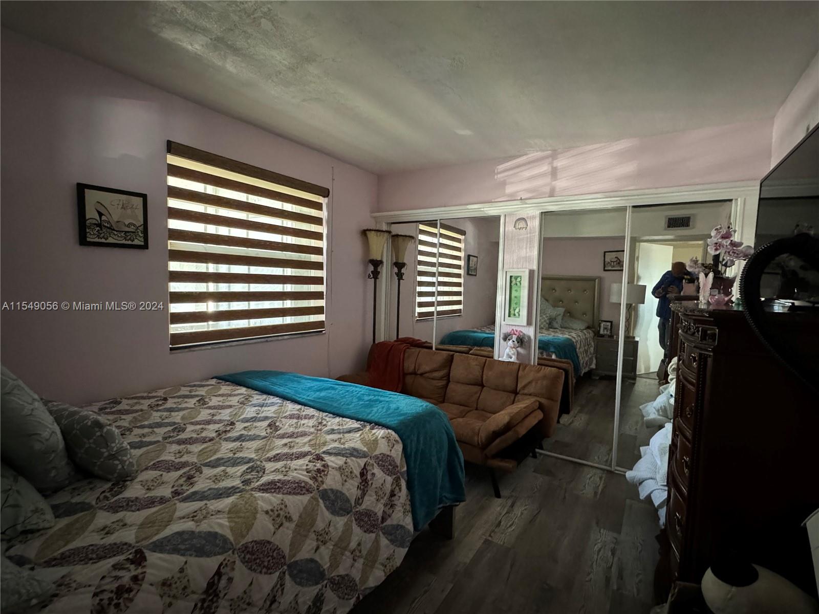 LAKESHORE CONDO #5 - Residential