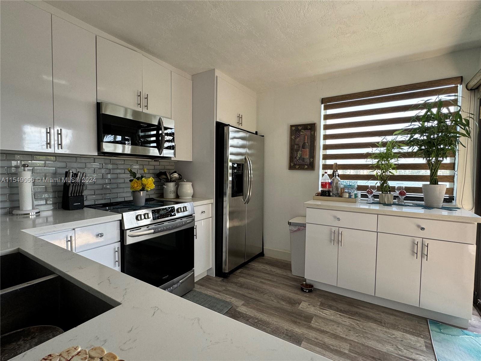 LAKESHORE CONDO #5 - Residential