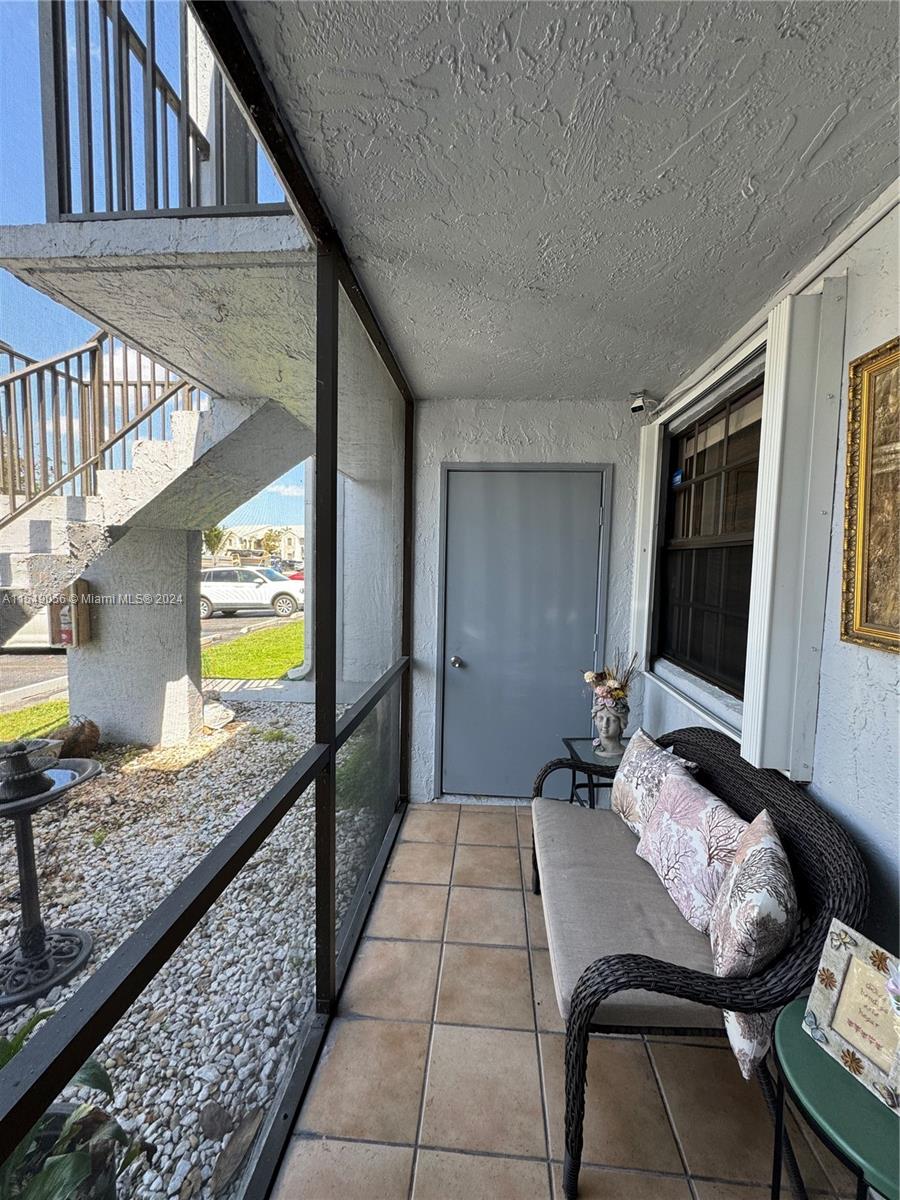LAKESHORE CONDO #5 - Residential