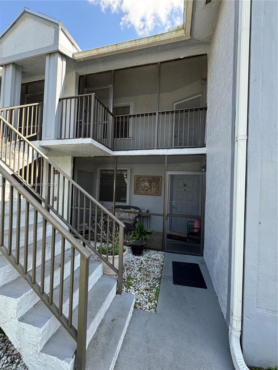 LAKESHORE CONDO #5 - Residential