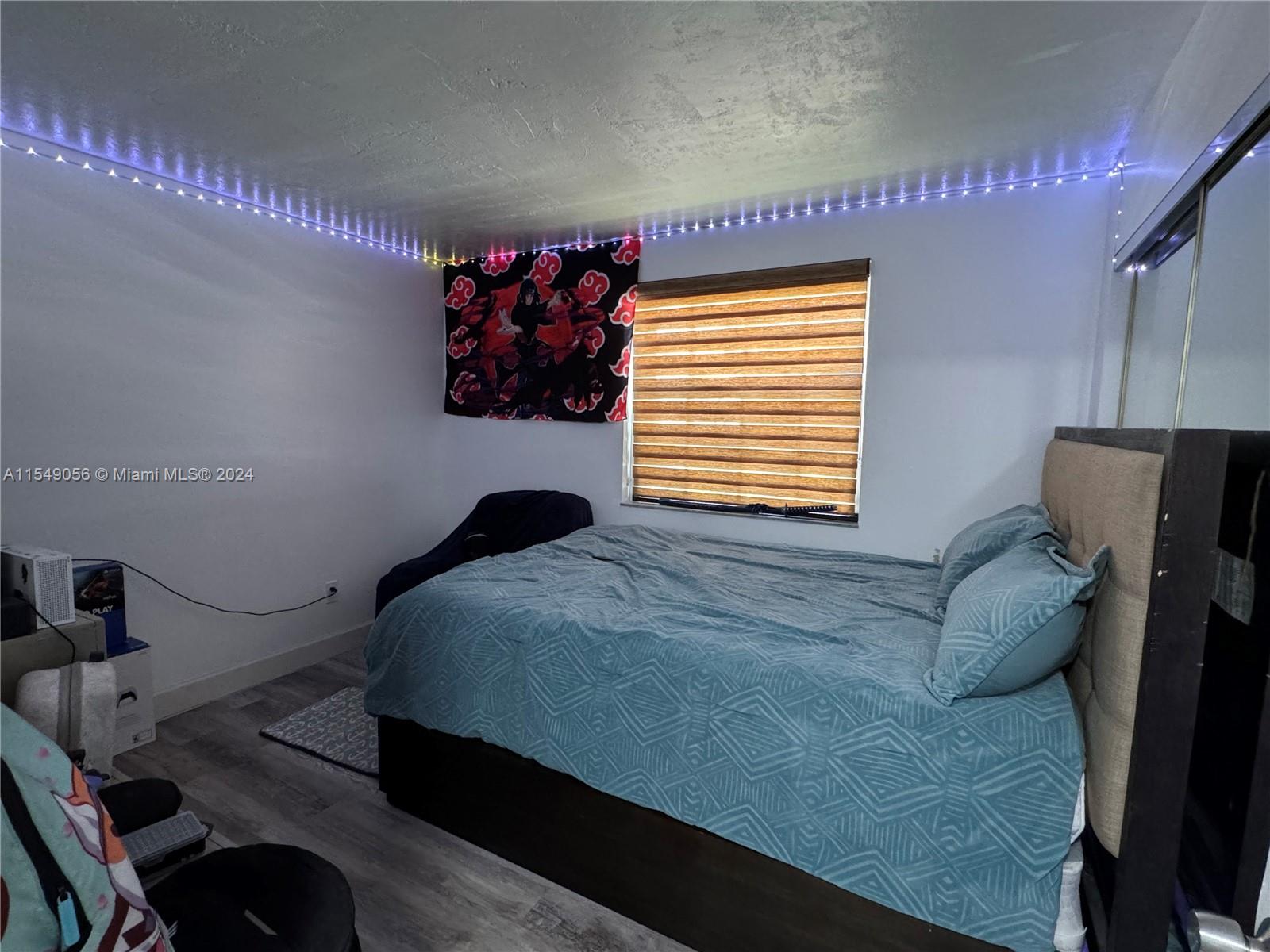 LAKESHORE CONDO #5 - Residential