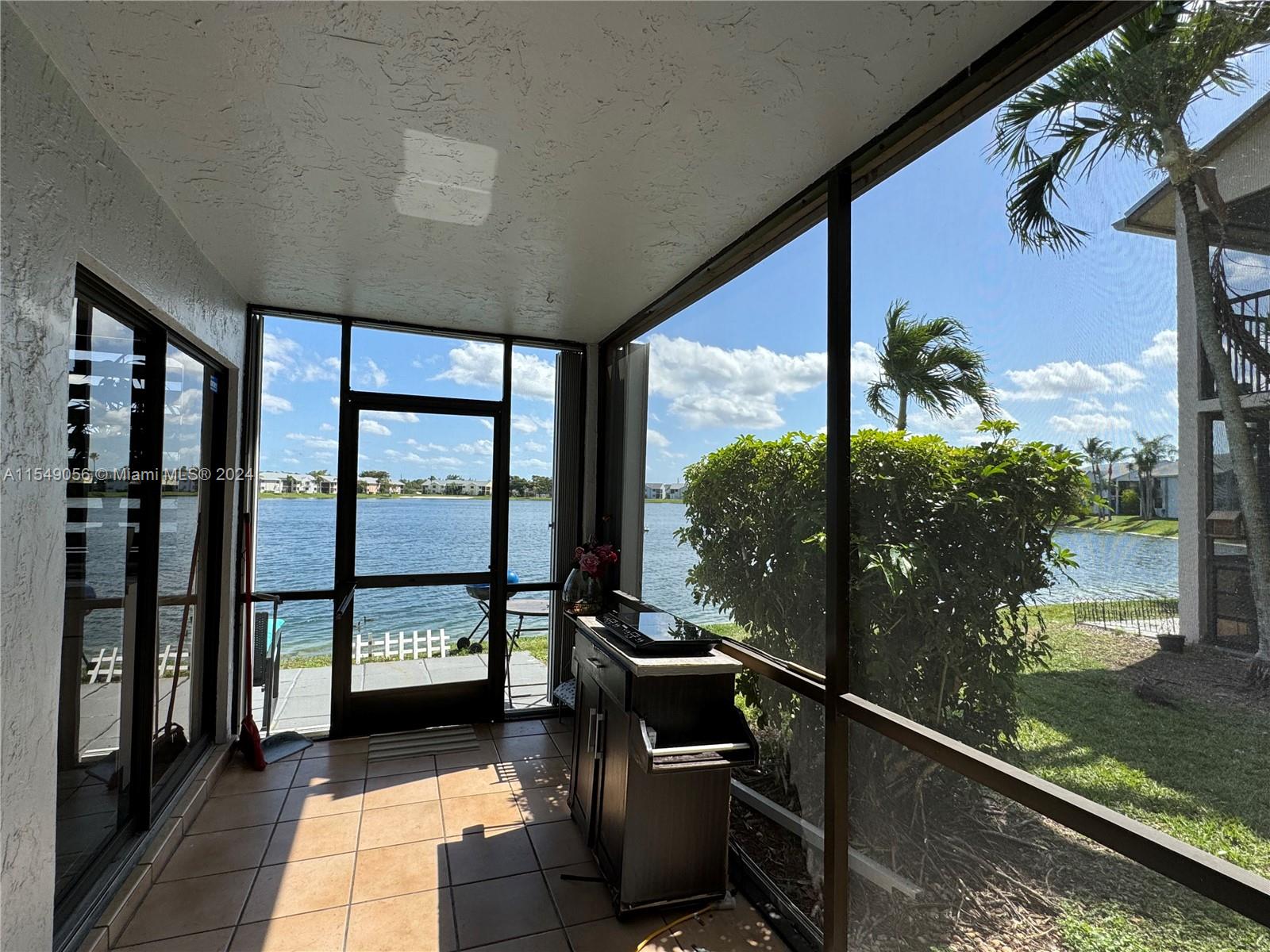 LAKESHORE CONDO #5 - Residential
