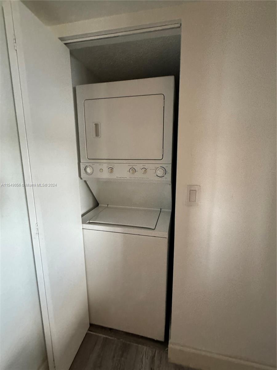 LAKESHORE CONDO #5 - Residential