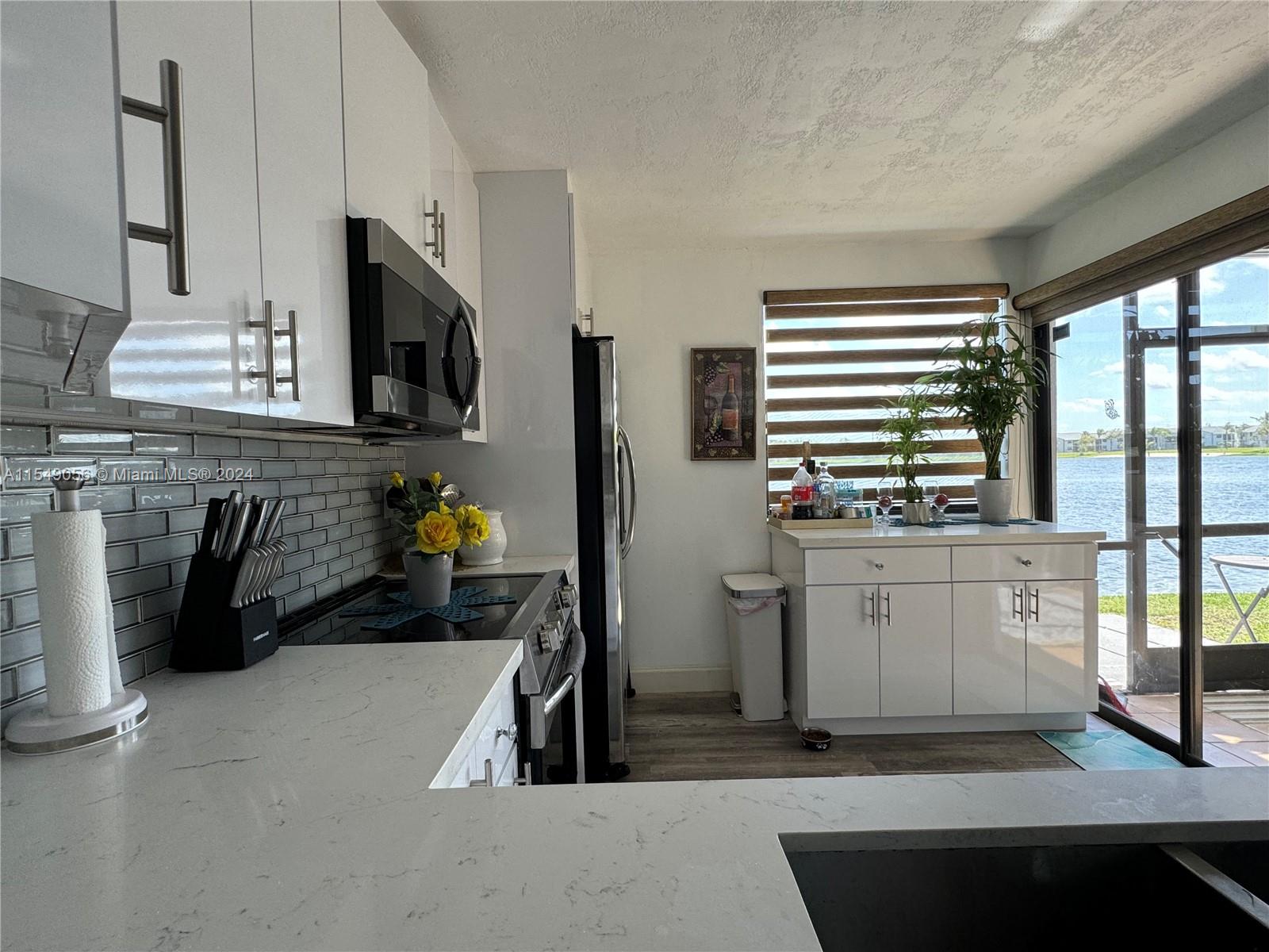 LAKESHORE CONDO #5 - Residential