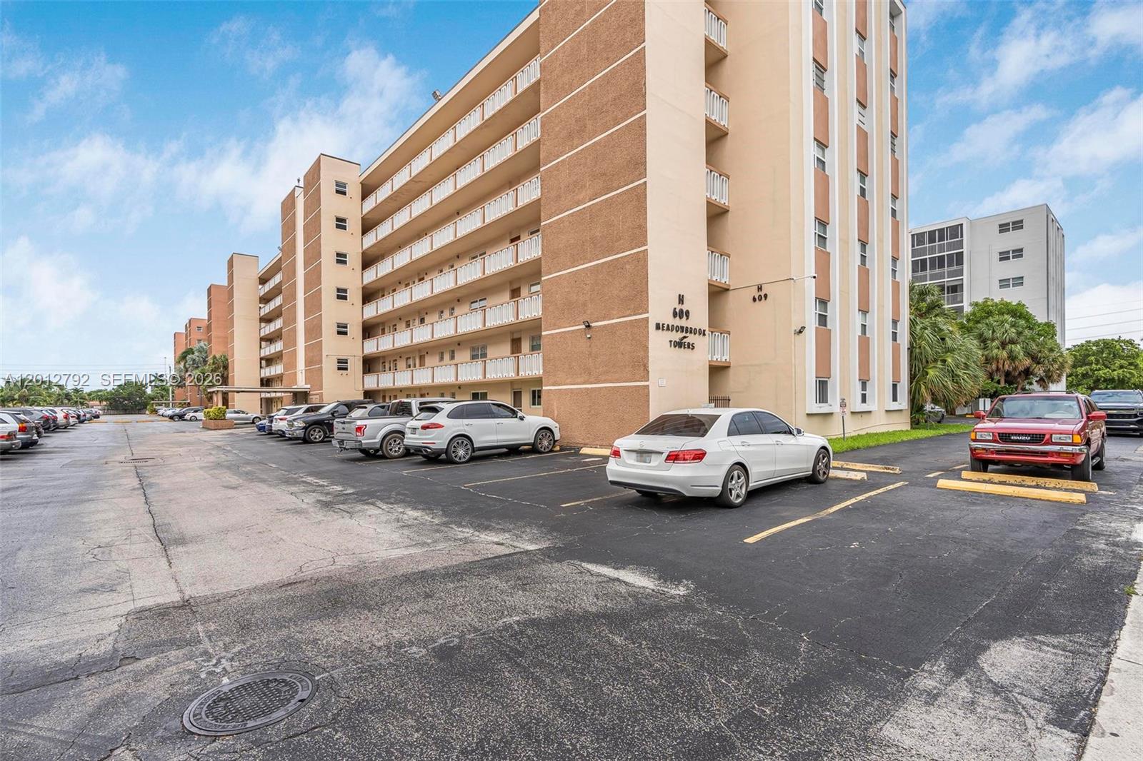 MEADOWBROOK TOWERS CONDO - Residential
