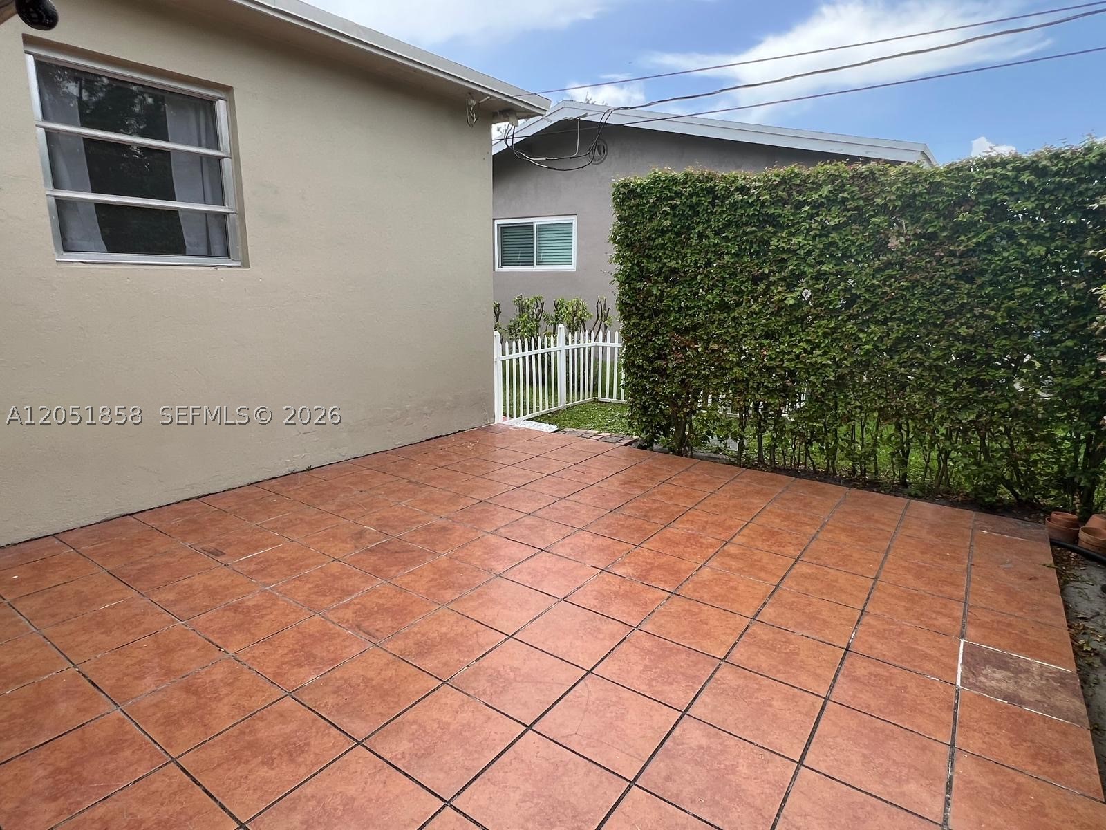 HILLSIDE PARK - Residential Lease