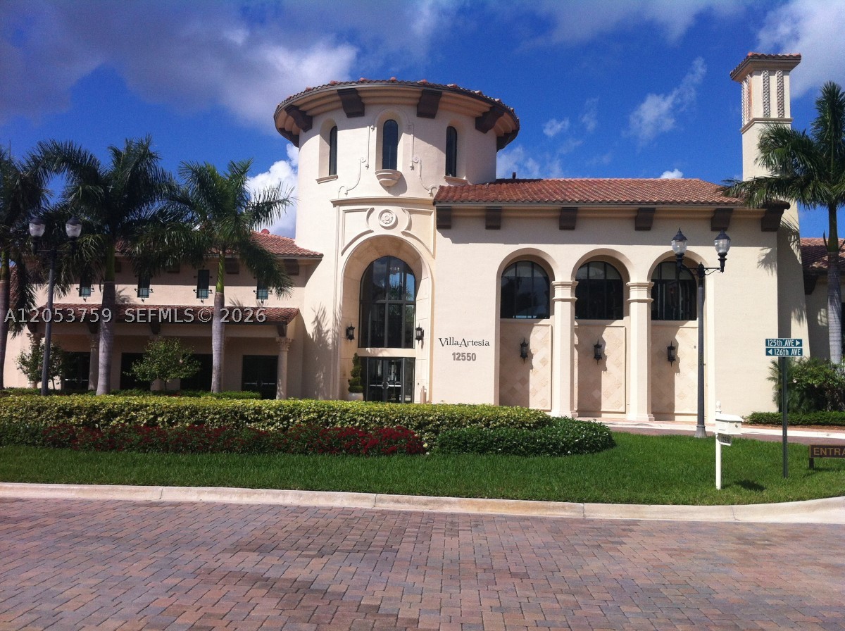 SAWGRASS LAKES - Residential