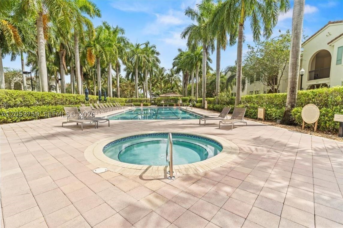 SAWGRASS LAKES - Residential