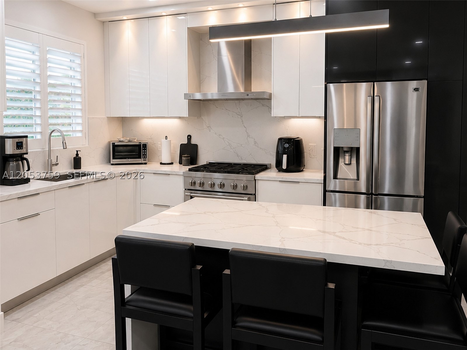 SAWGRASS LAKES - Residential