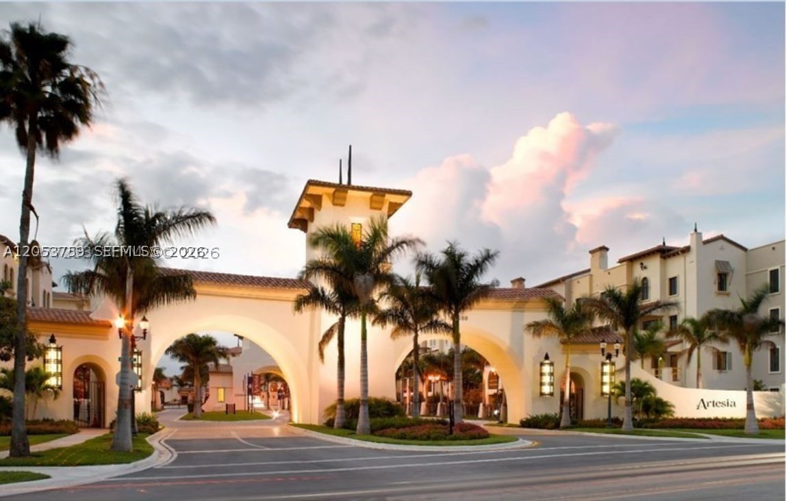 SAWGRASS LAKES - Residential