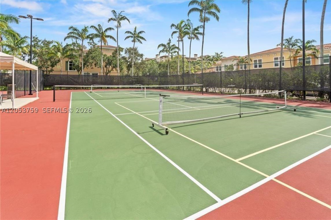 SAWGRASS LAKES - Residential