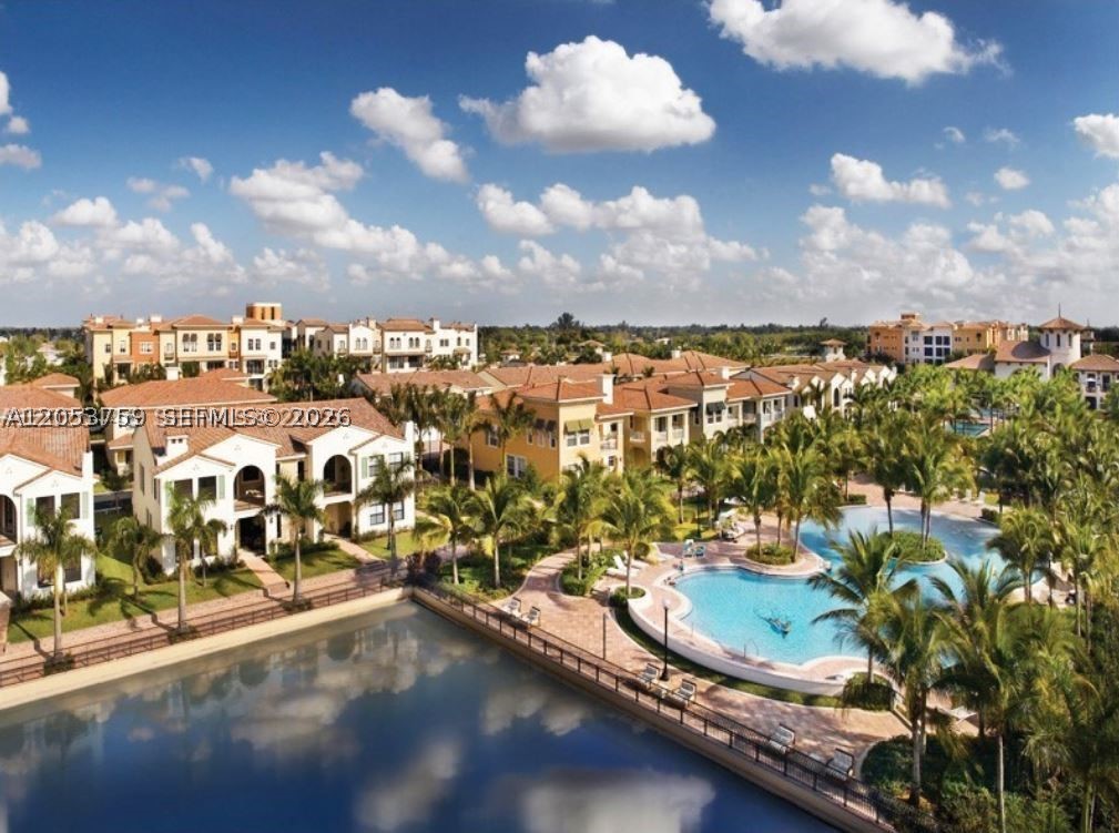 SAWGRASS LAKES - Residential