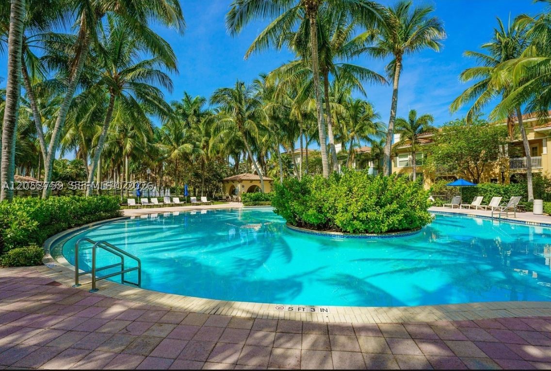 SAWGRASS LAKES - Residential