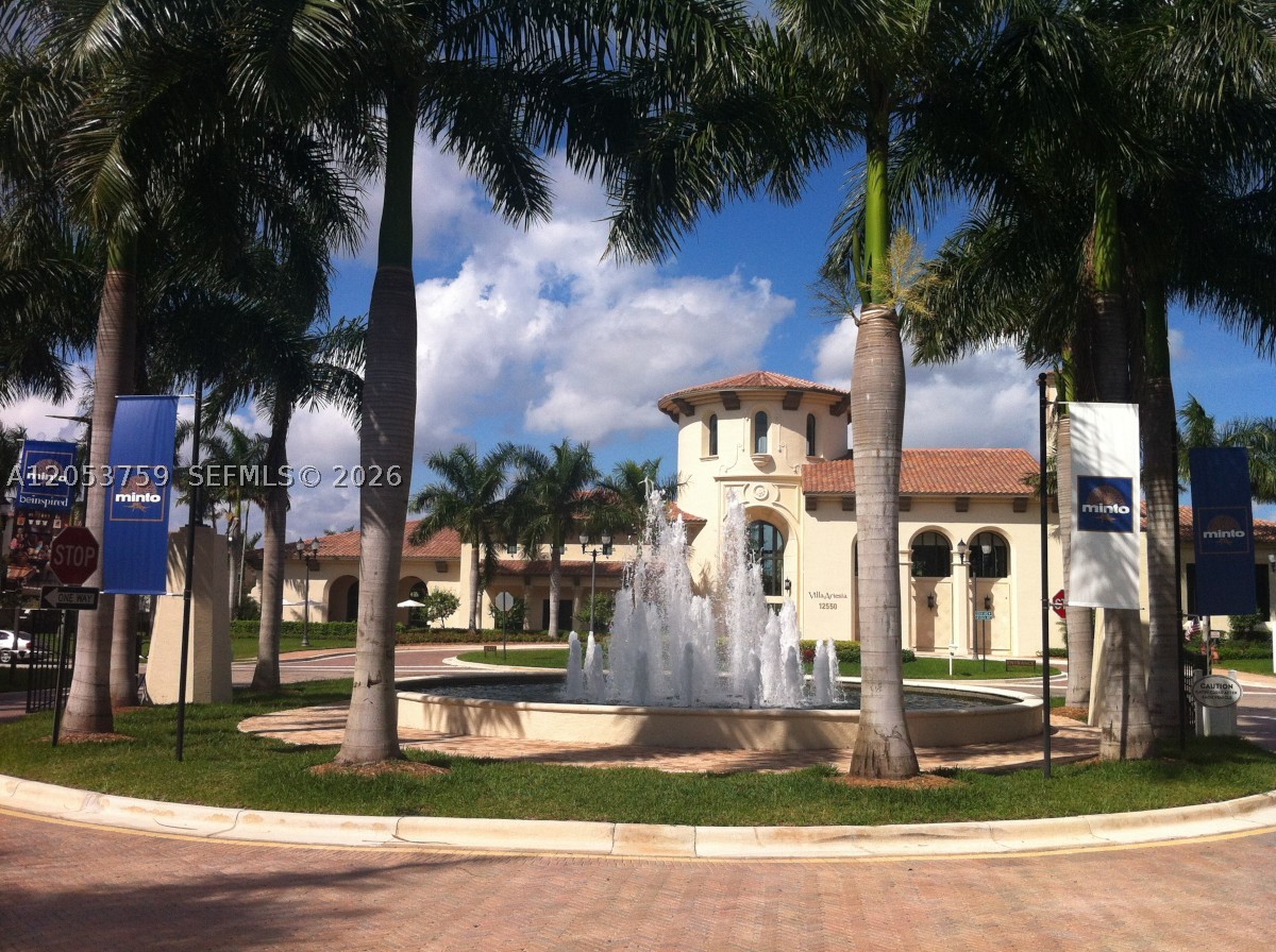 SAWGRASS LAKES - Residential