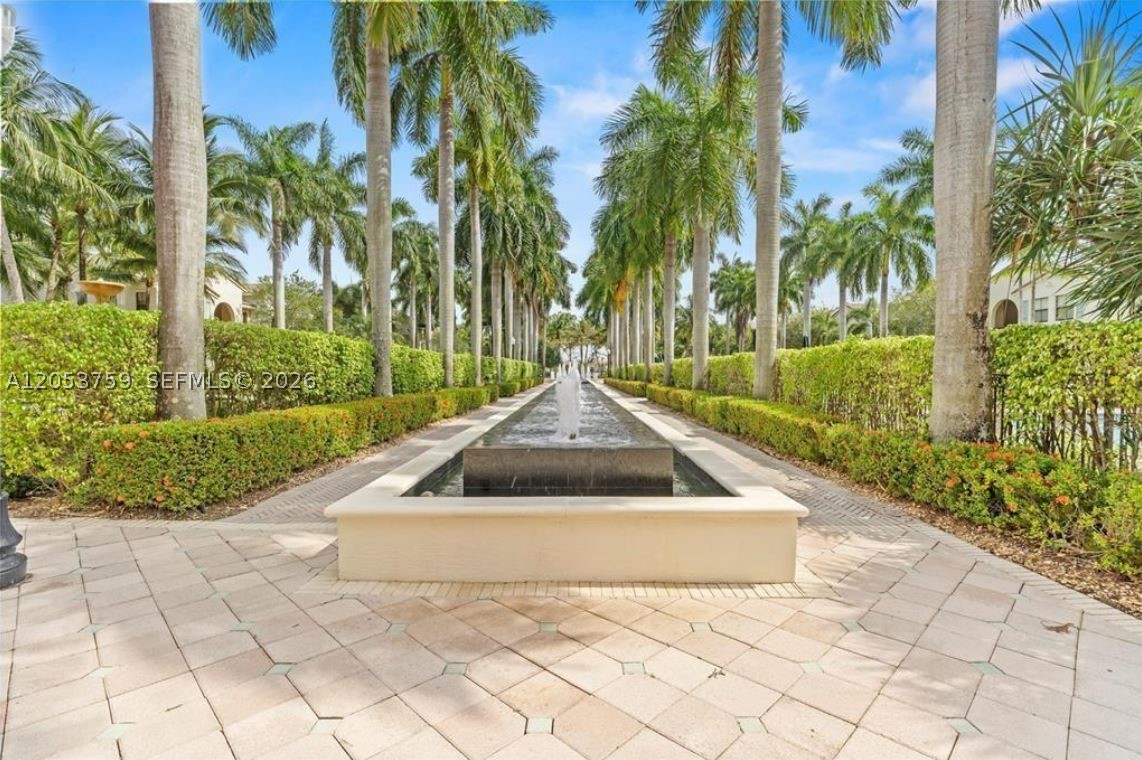 SAWGRASS LAKES - Residential