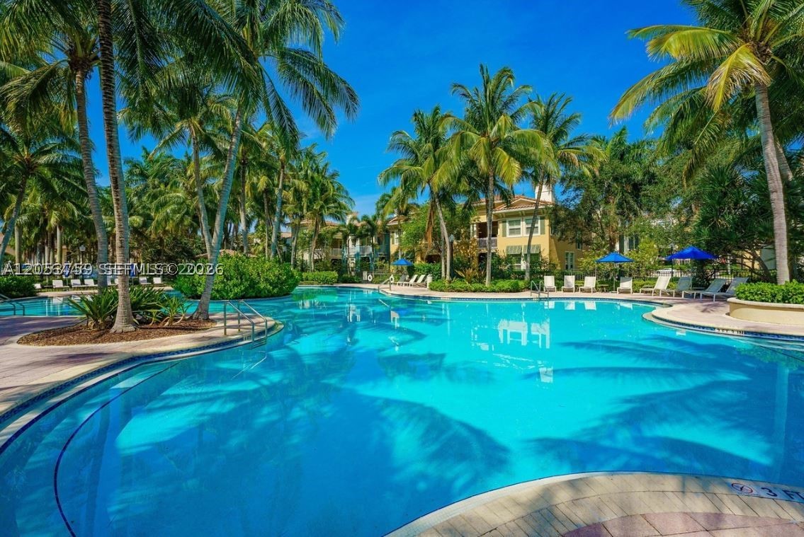 SAWGRASS LAKES - Residential
