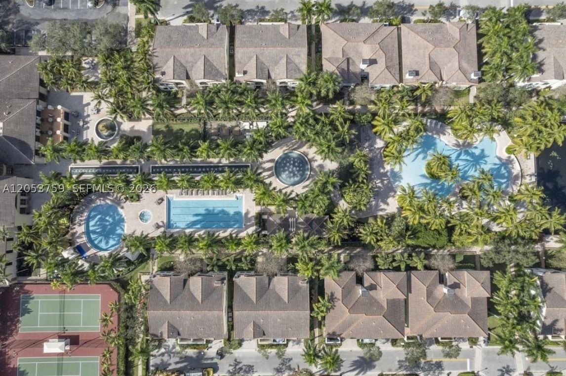 SAWGRASS LAKES - Residential