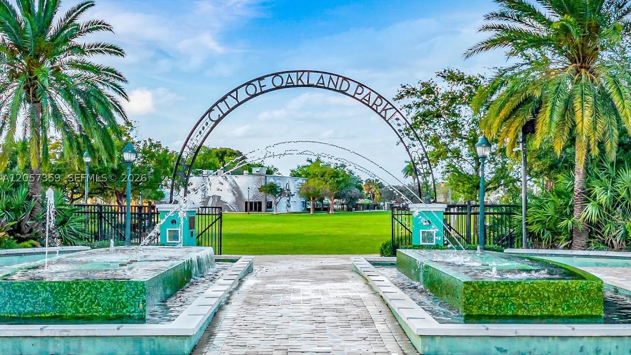 OAKLAND PARK SECOND ADD - Residential