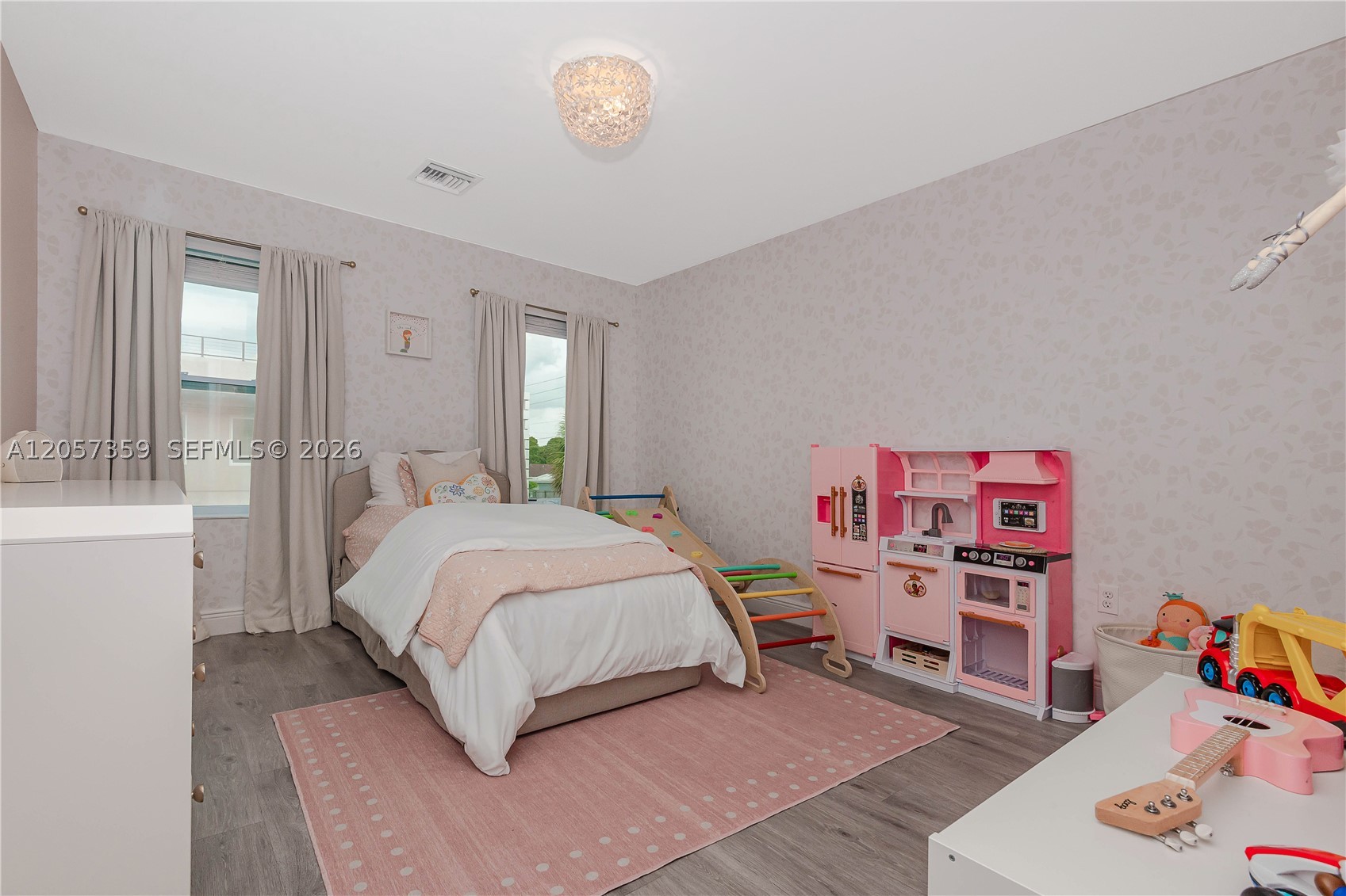 OAKLAND PARK SECOND ADD - Residential