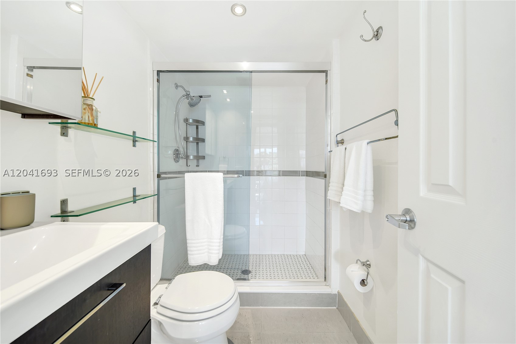 KEY ISLANDER CONDO - Residential Lease