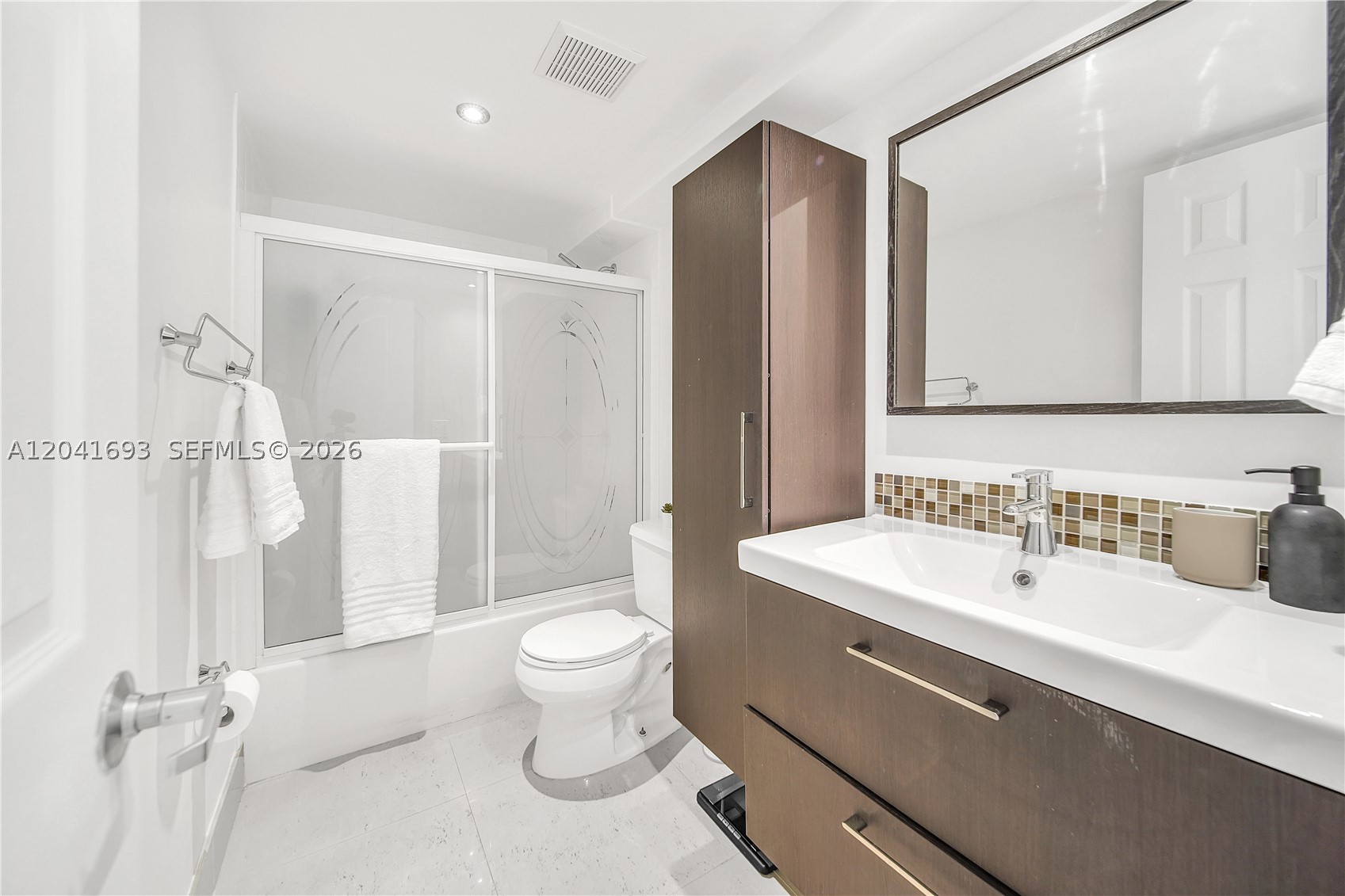 KEY ISLANDER CONDO - Residential Lease