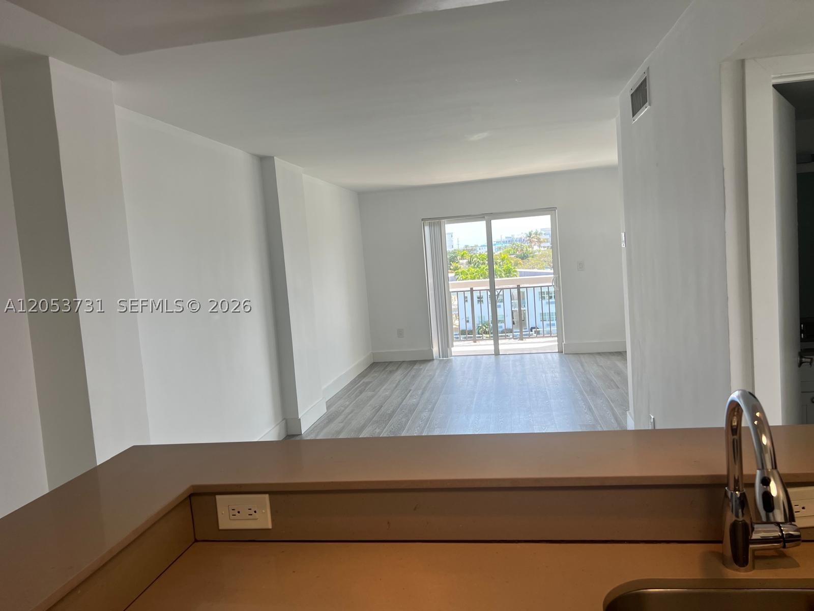 BISCAYNE BCH SUB - Residential Lease