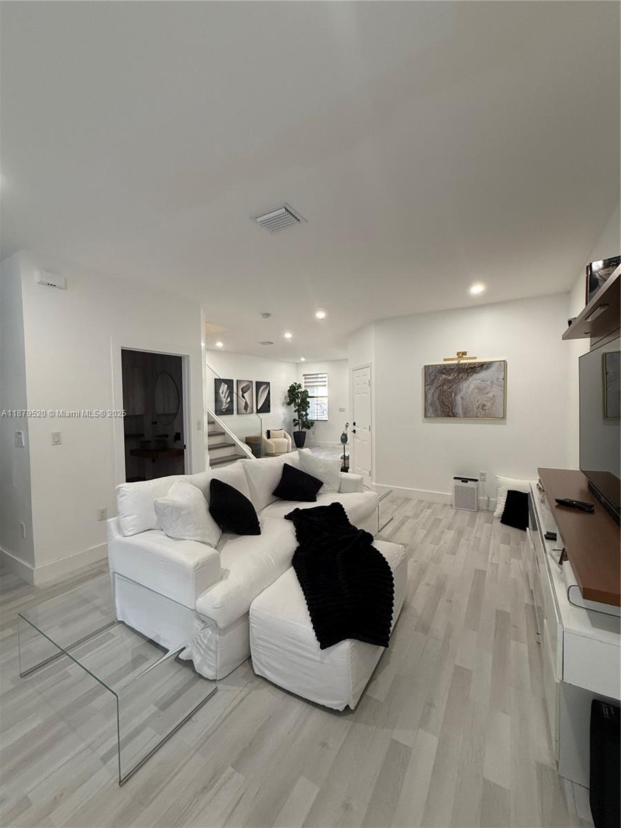 AQUABELLA SECTION ONE - Residential Lease