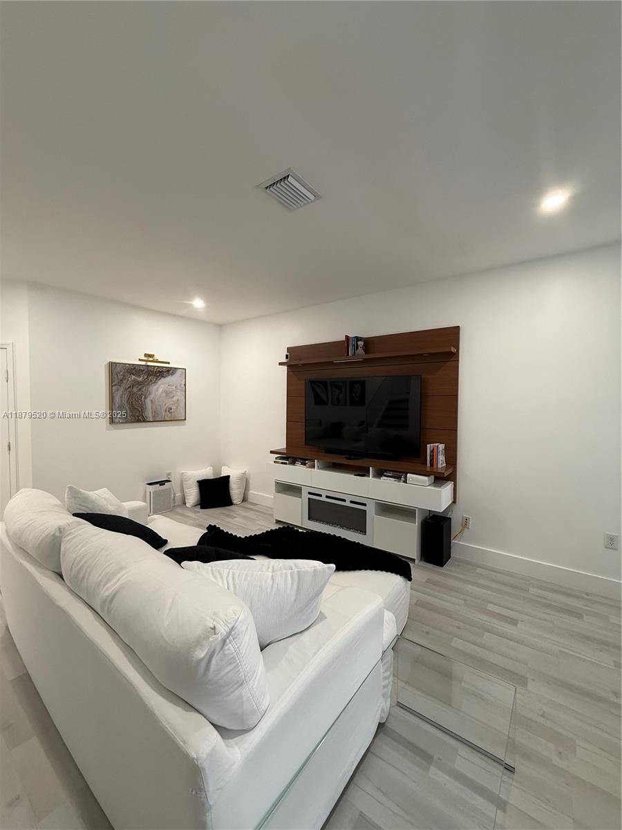 AQUABELLA SECTION ONE - Residential Lease