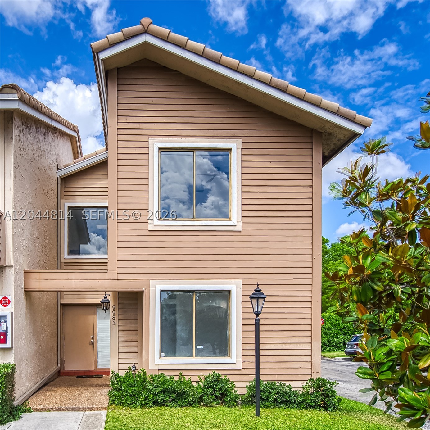 MAPLEWOOD TOWNHOUSES COND - Residential Lease