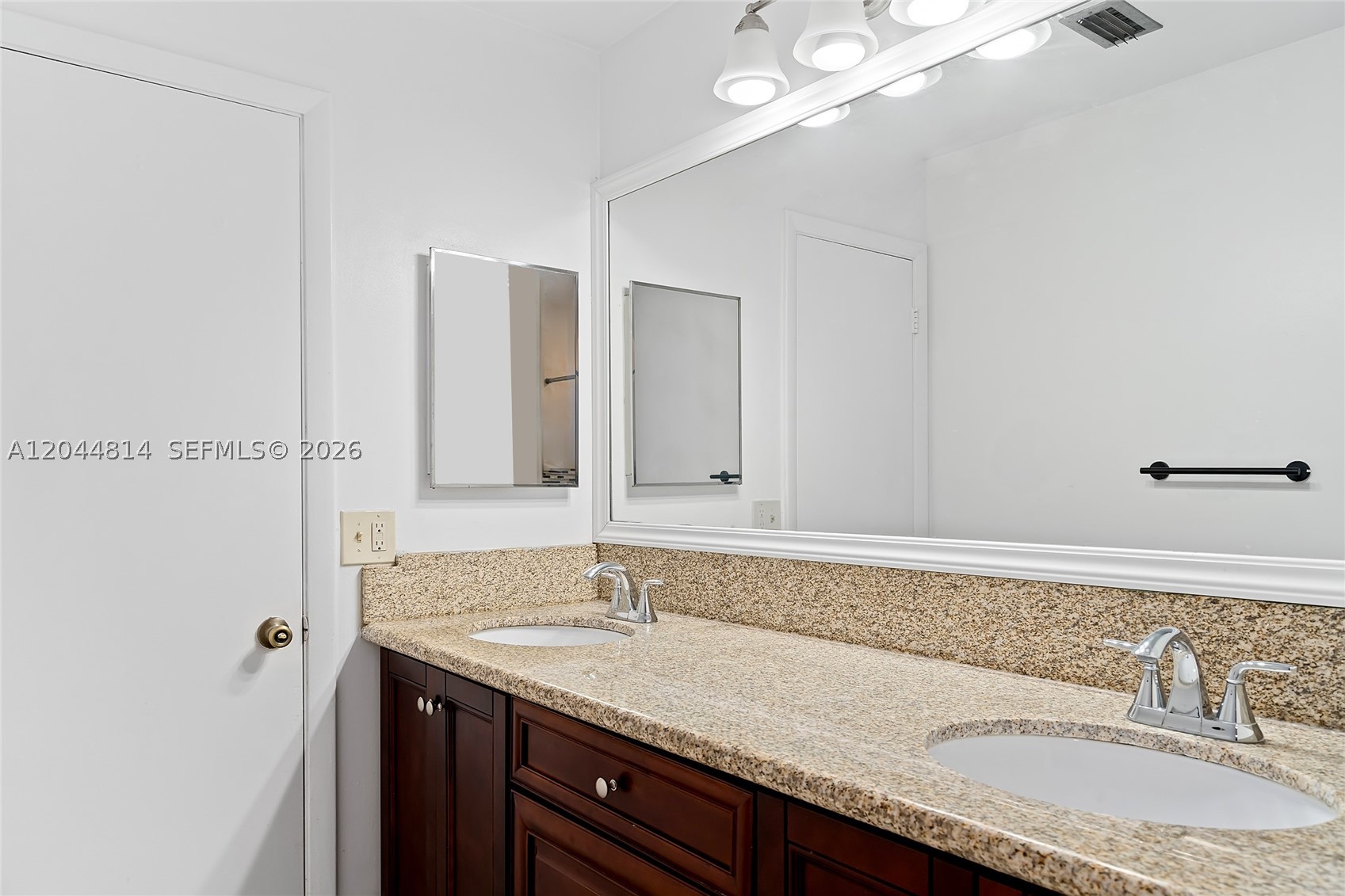 MAPLEWOOD TOWNHOUSES COND - Residential Lease