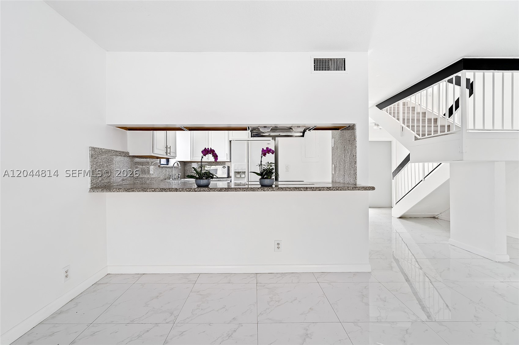 MAPLEWOOD TOWNHOUSES COND - Residential Lease